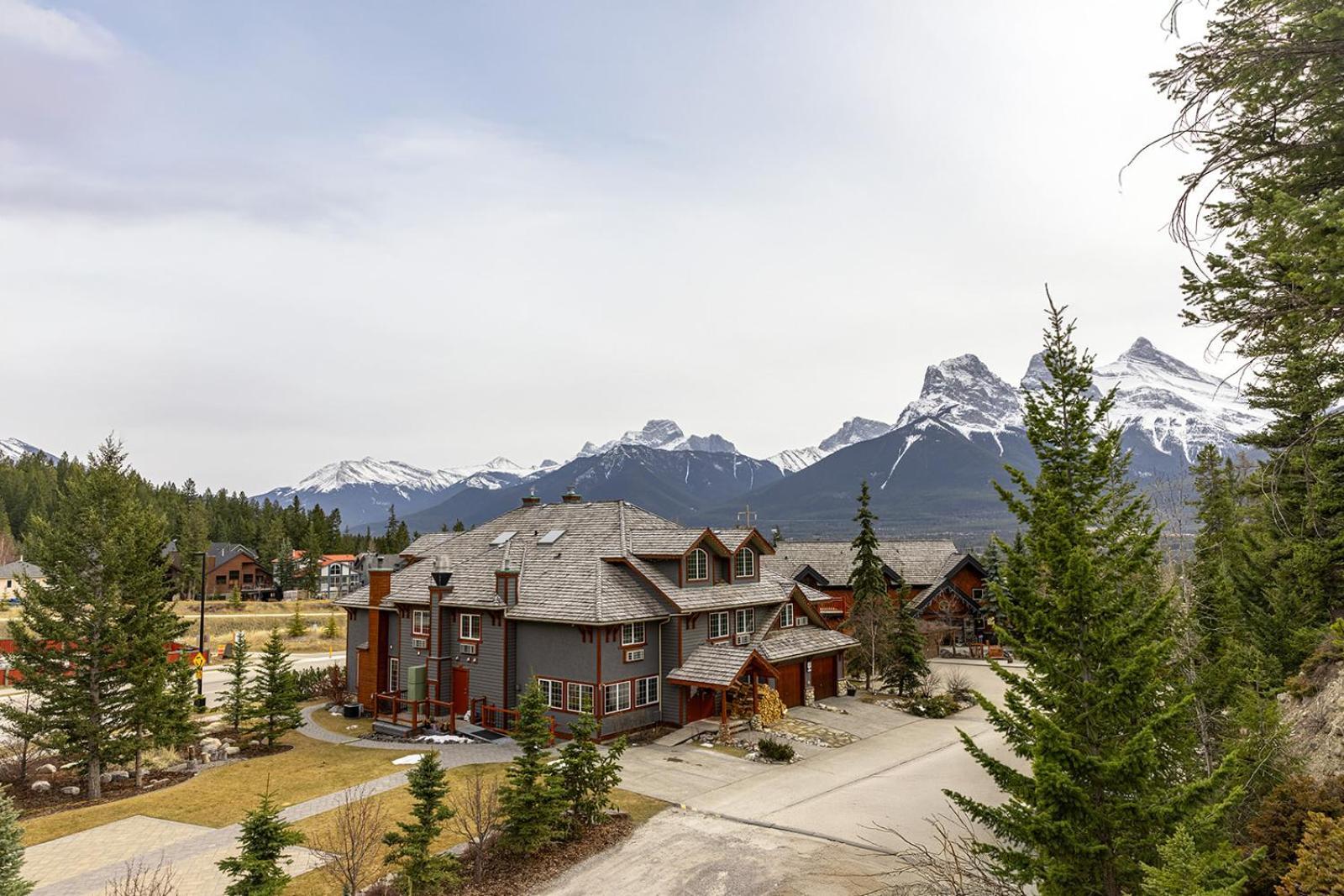 Creekside Villa Inn