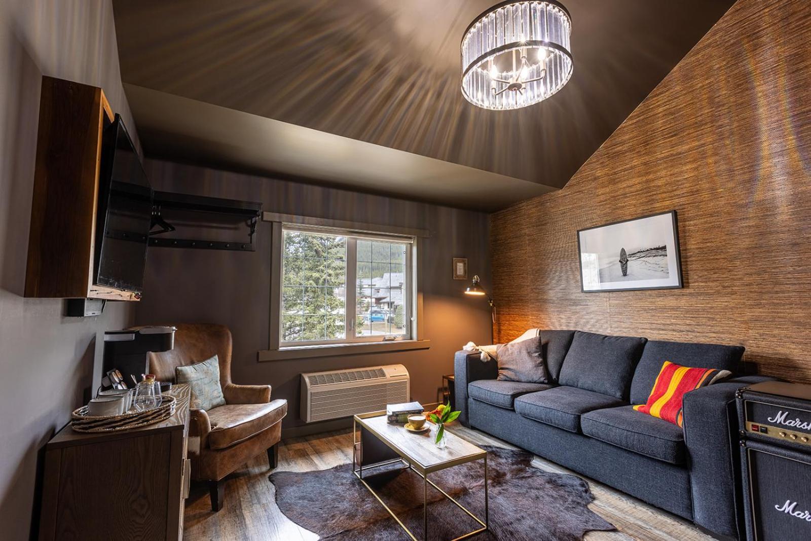 Creekside Villa 4*