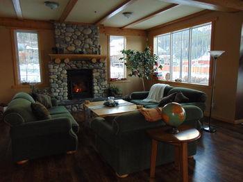 Creekside Villa Inn