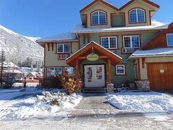 Creekside Villa 4*