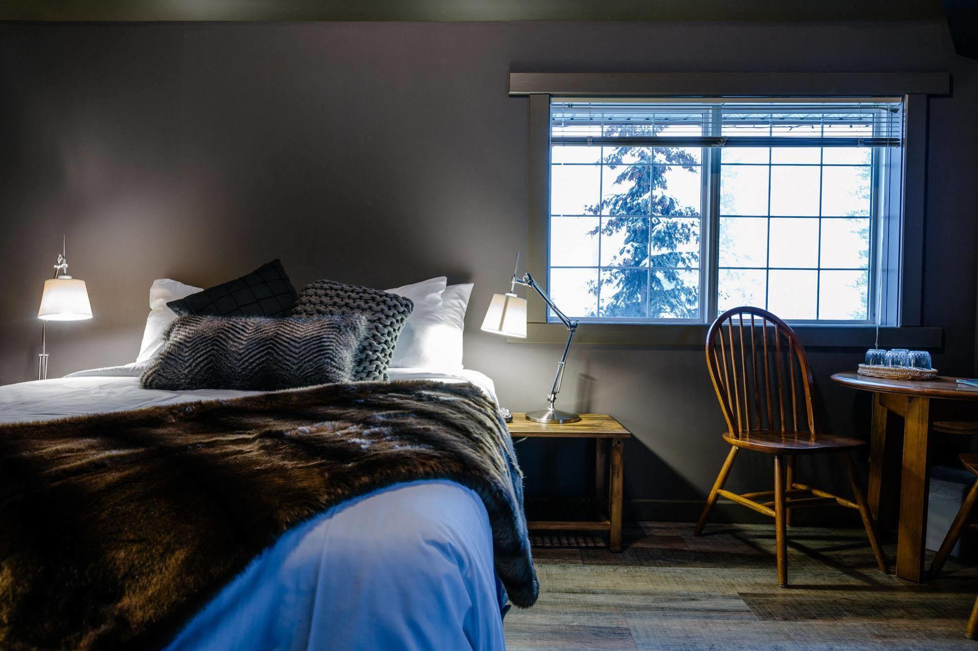 Creekside Villa Inn